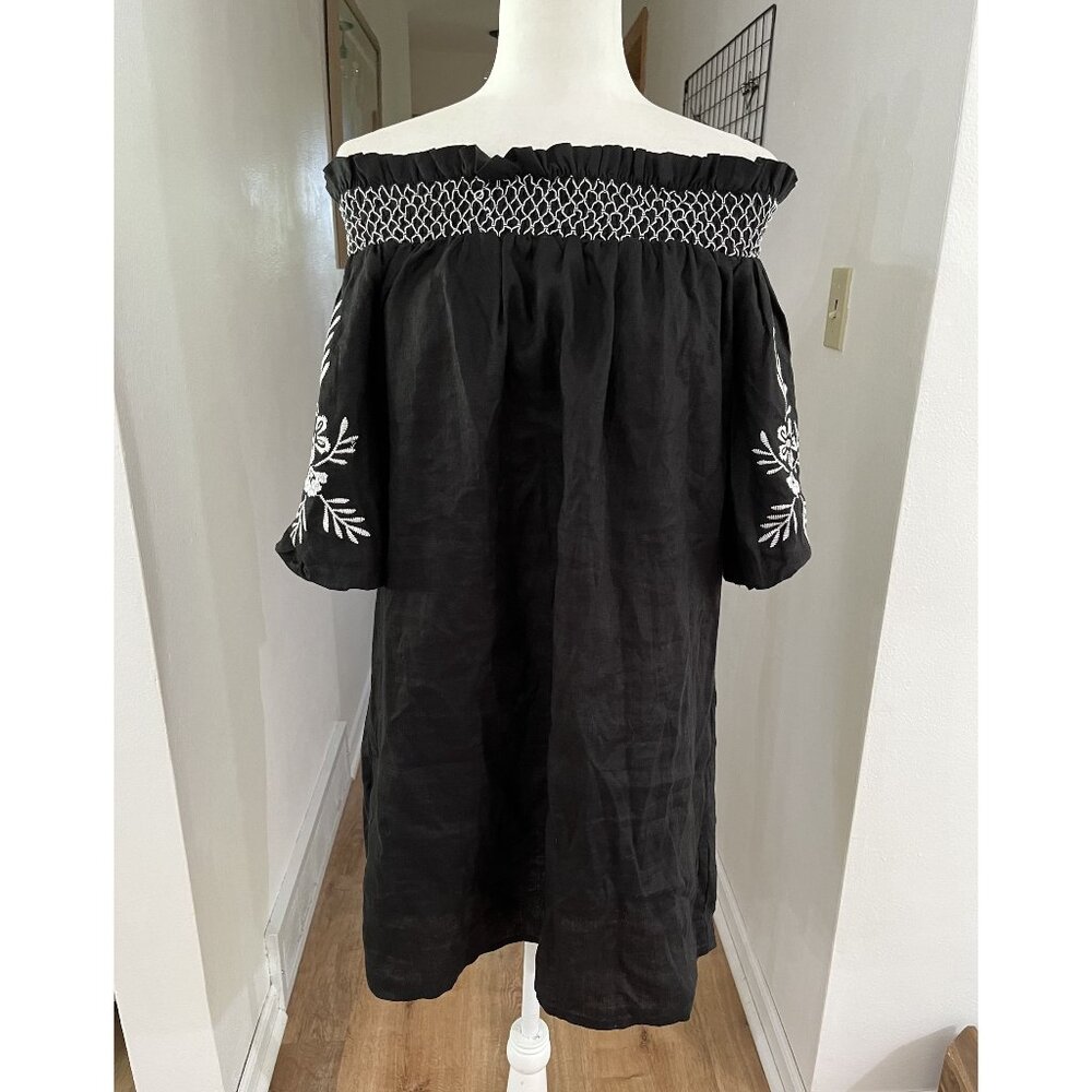 EUC Vince Camuto Off-The-Shoulder Black Dress With White Embroidery